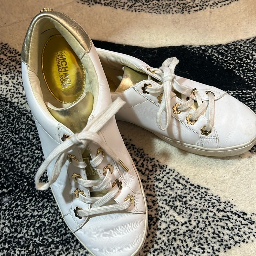 MKRunning Golden white shoes 👟 size 7